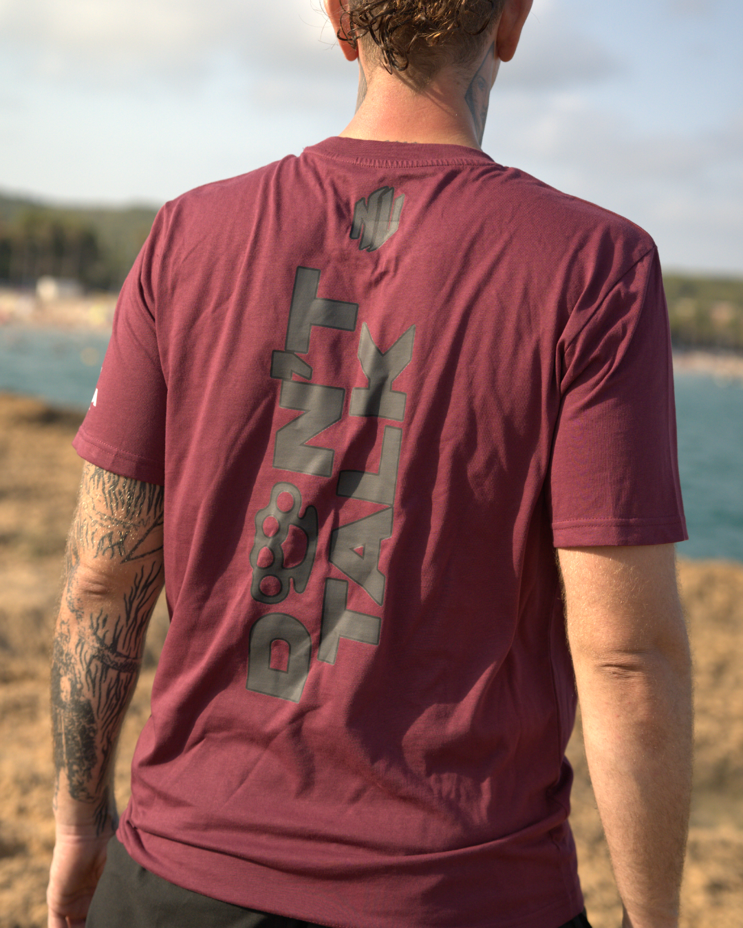 CAMISETA BLOODY SUMMER (detalles en gris)