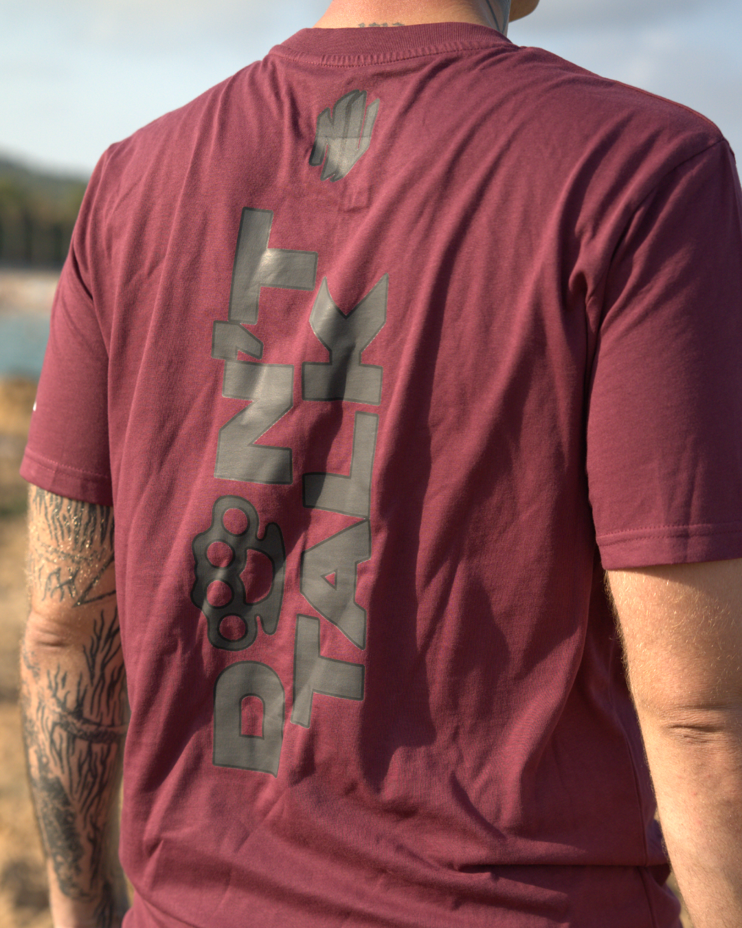 CAMISETA BLOODY SUMMER (detalles en gris)