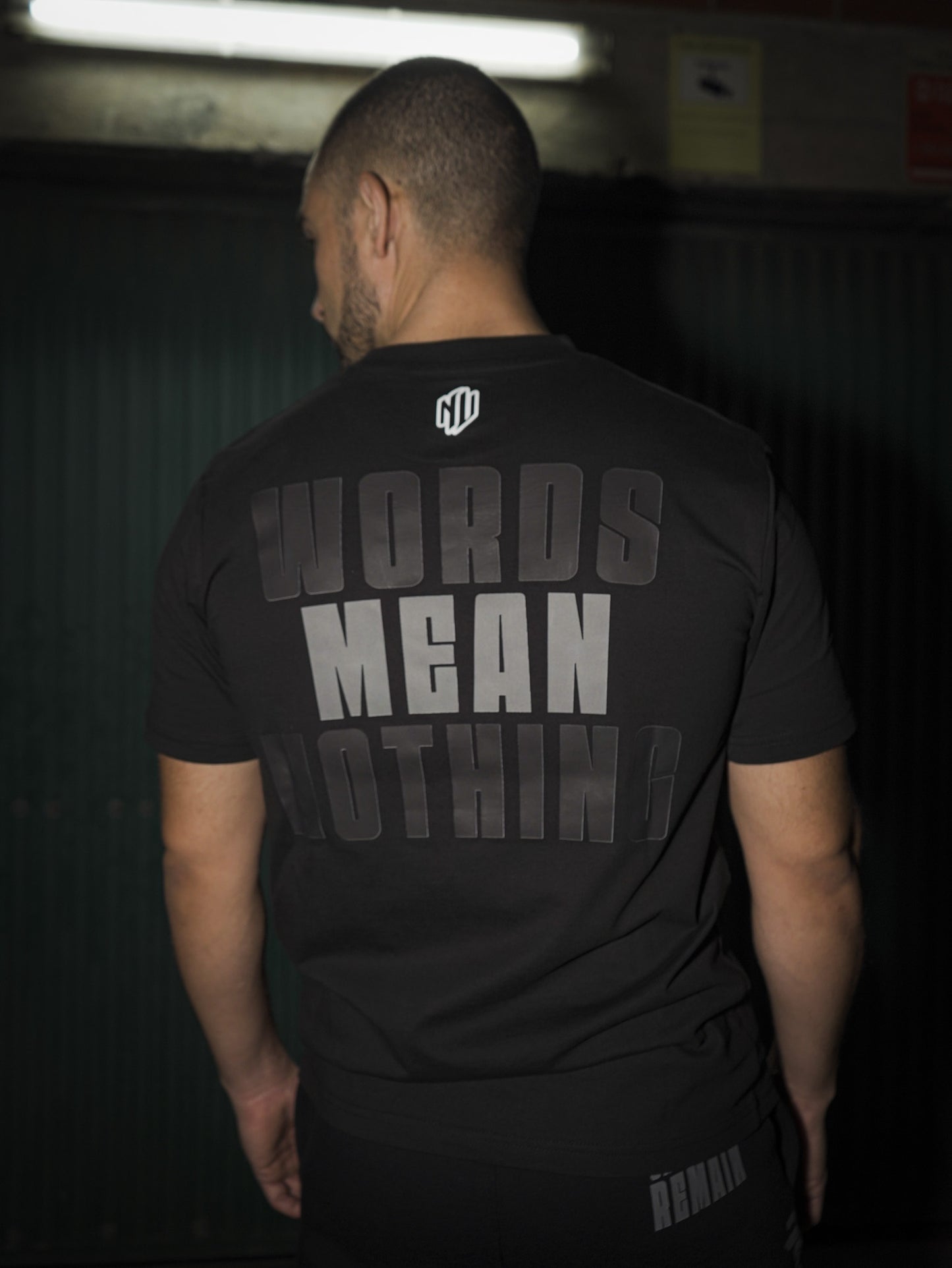 CAMISETA "INSIGNIA" NEGRA + CAMISETA "BALACLAVA" NEGRA