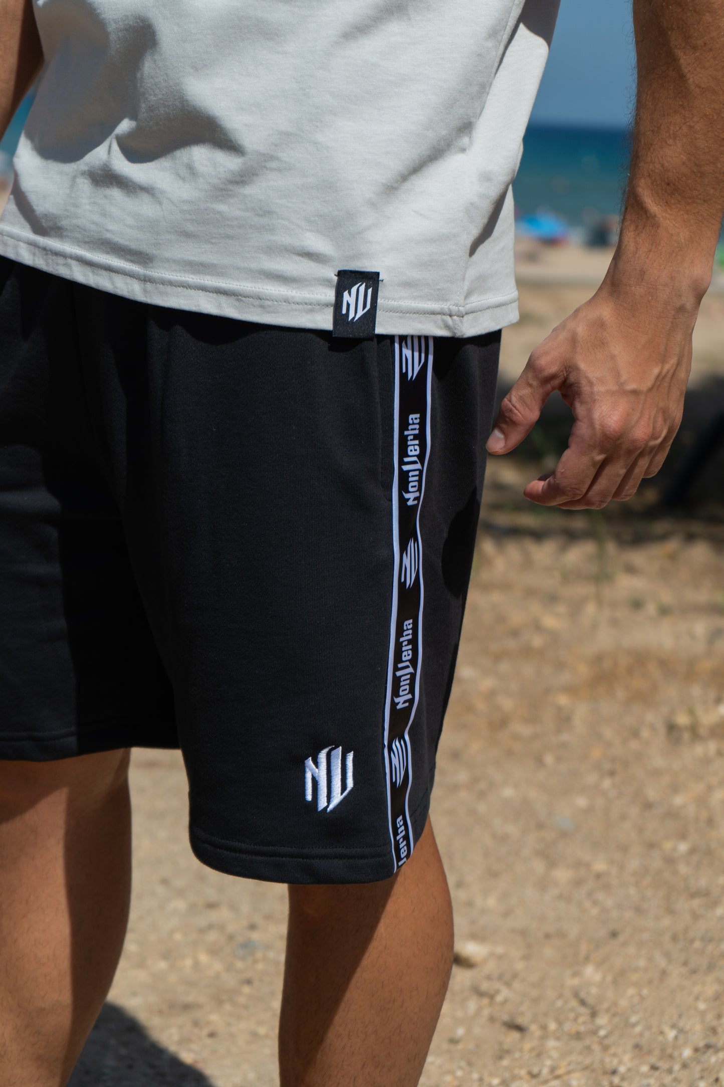 PANTALONES CORTOS "ACTION LINE" NEGROS