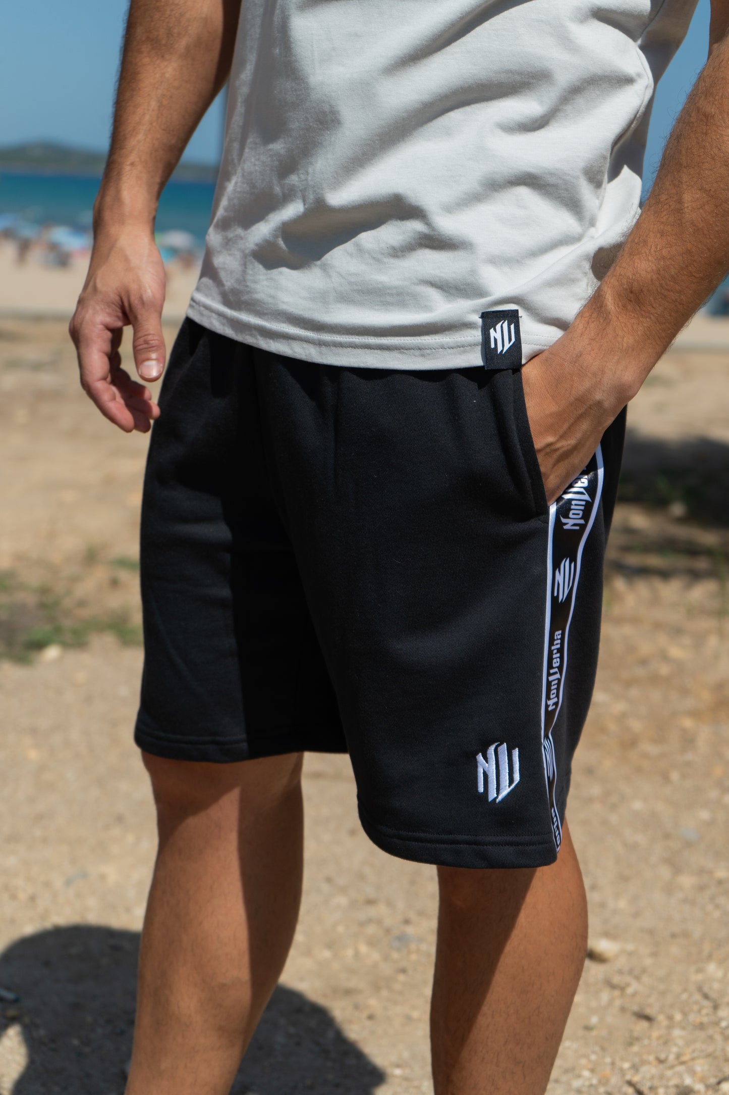 PANTALONES CORTOS "ACTION LINE" NEGROS