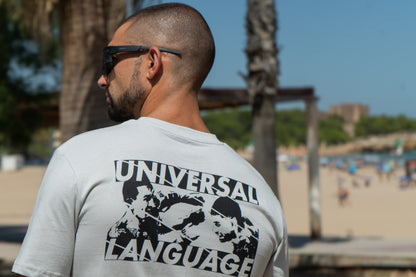 CAMISETA "INTERNATIONAL LANGUAGE" GRIS CLARO