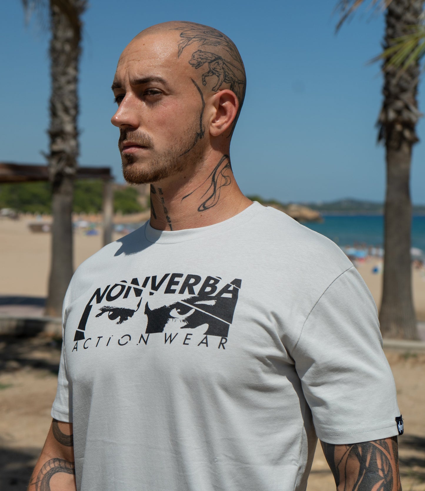 CAMISETA "INTERNATIONAL LANGUAGE" GRIS CLARO