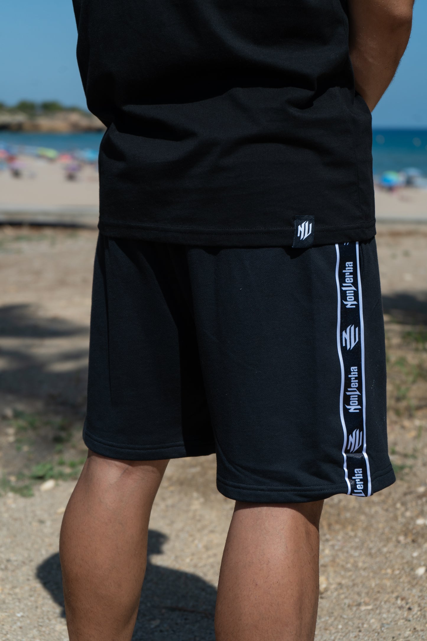 PANTALONES CORTOS "ACTION LINE" NEGROS