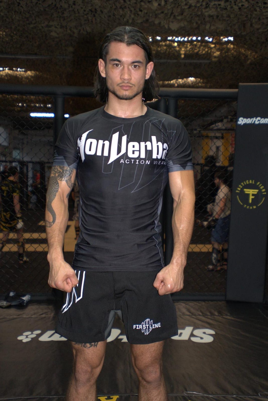 RASHGUARD "FIRST LINE" NEGRO/GRIS